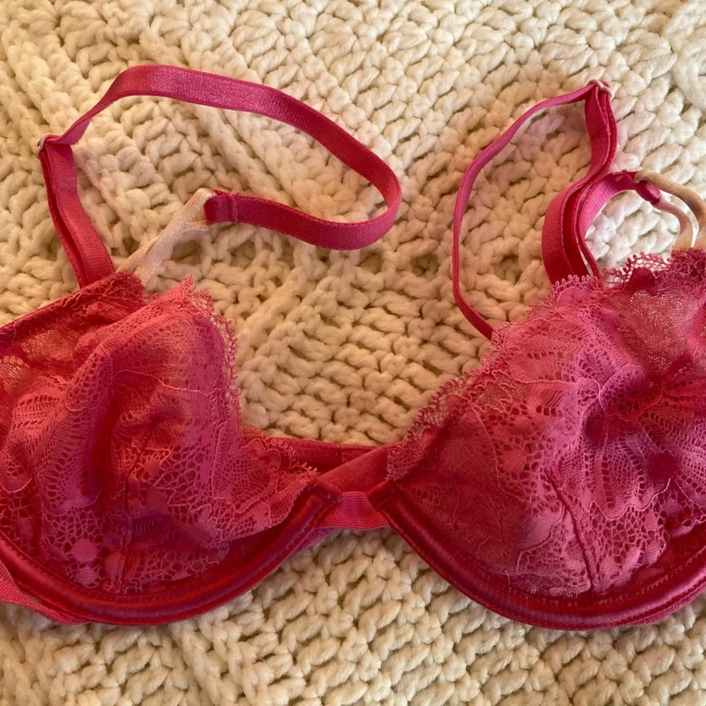 5 Victoria’s Secret bras - Picture 8 of 16